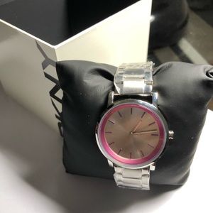 DKNY WATCH-NWOT
